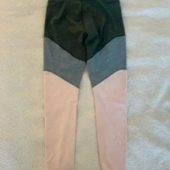 Outdoor voices spring 7/8 leggings green NWOT - Picture 4 of 4